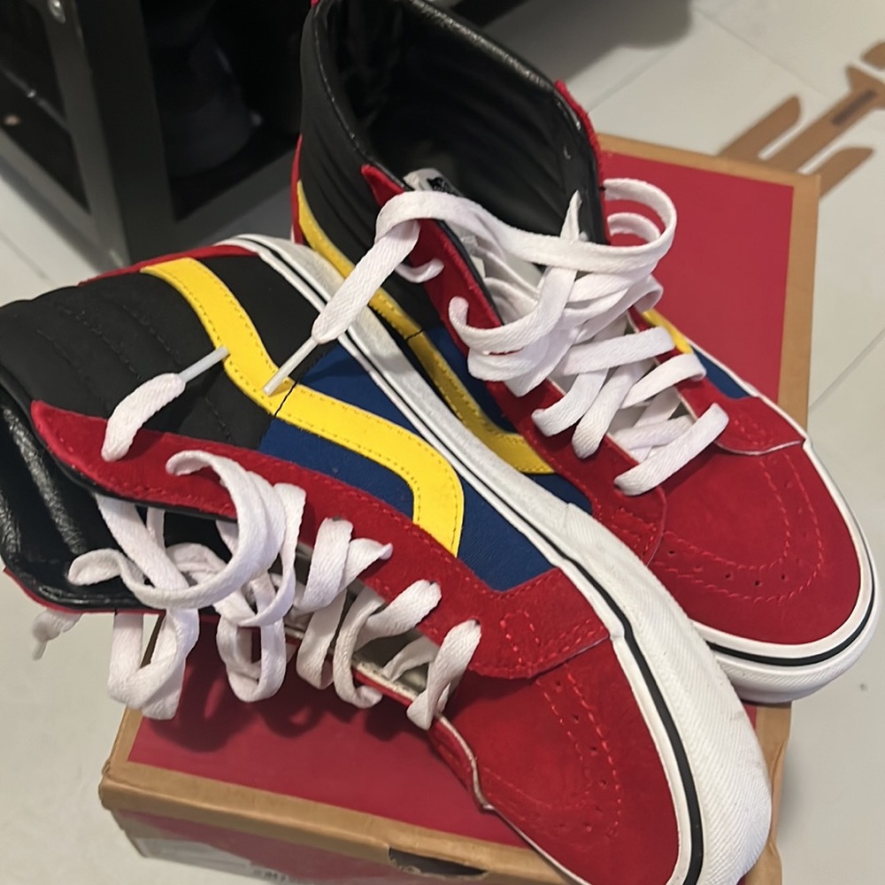 Vans - Picture 2 of 4